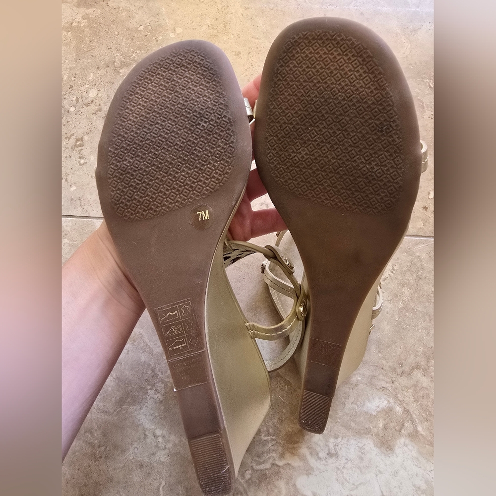 Tory Burch Miller Gold Wedge Sandals Size 7 - Picture 7 of 8